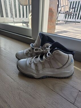 Youth Boys Nike Air Jordon 11 Size 1